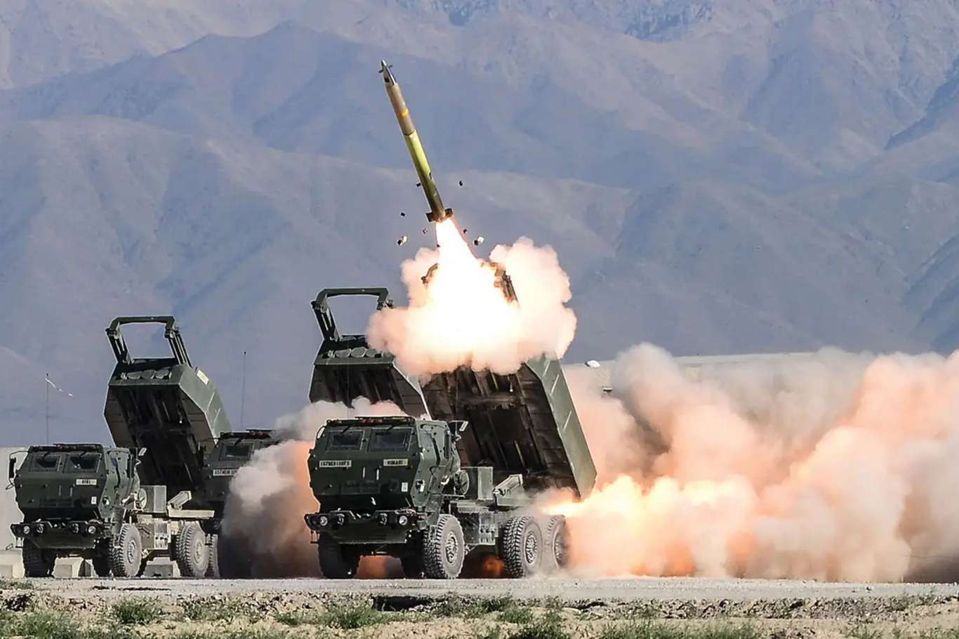 Rusya: ABD yapımı 8 HIMARS çok namlulu roketatar füzesi imha edildi Rusya: ABD yapımı 8 HIMARS çok namlulu roketatar füzesi imha edildi